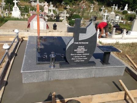 constructie funerara marmura
