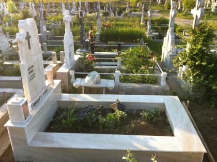 constructie funerara granit