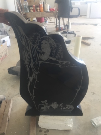 monumente funerare marmura neagra