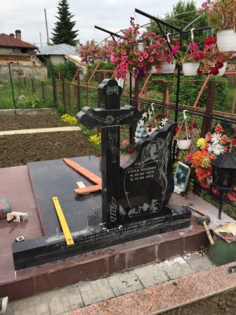 monumente funerare marmura neagra bacau