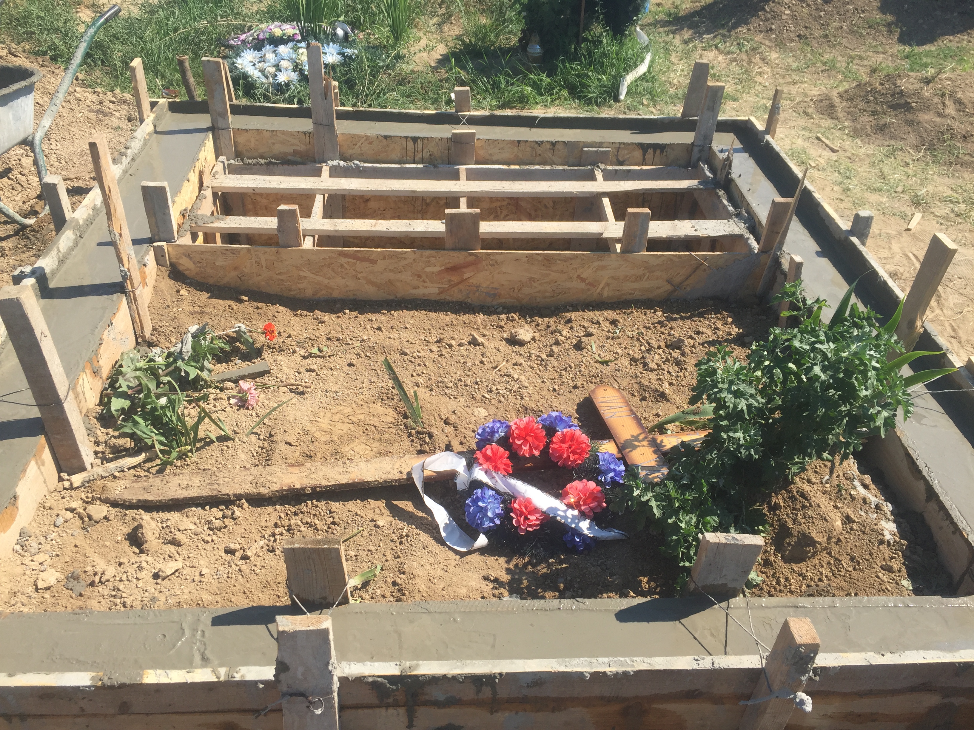 constructie funerara din marmura