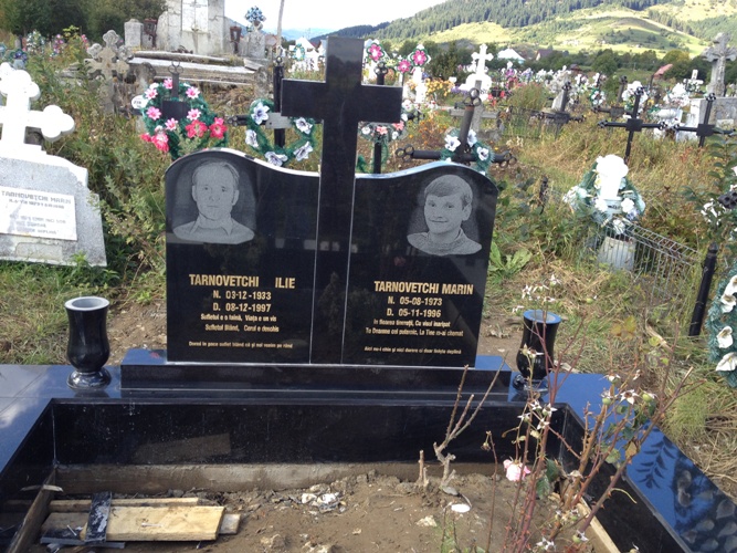 constructii funerare piatra